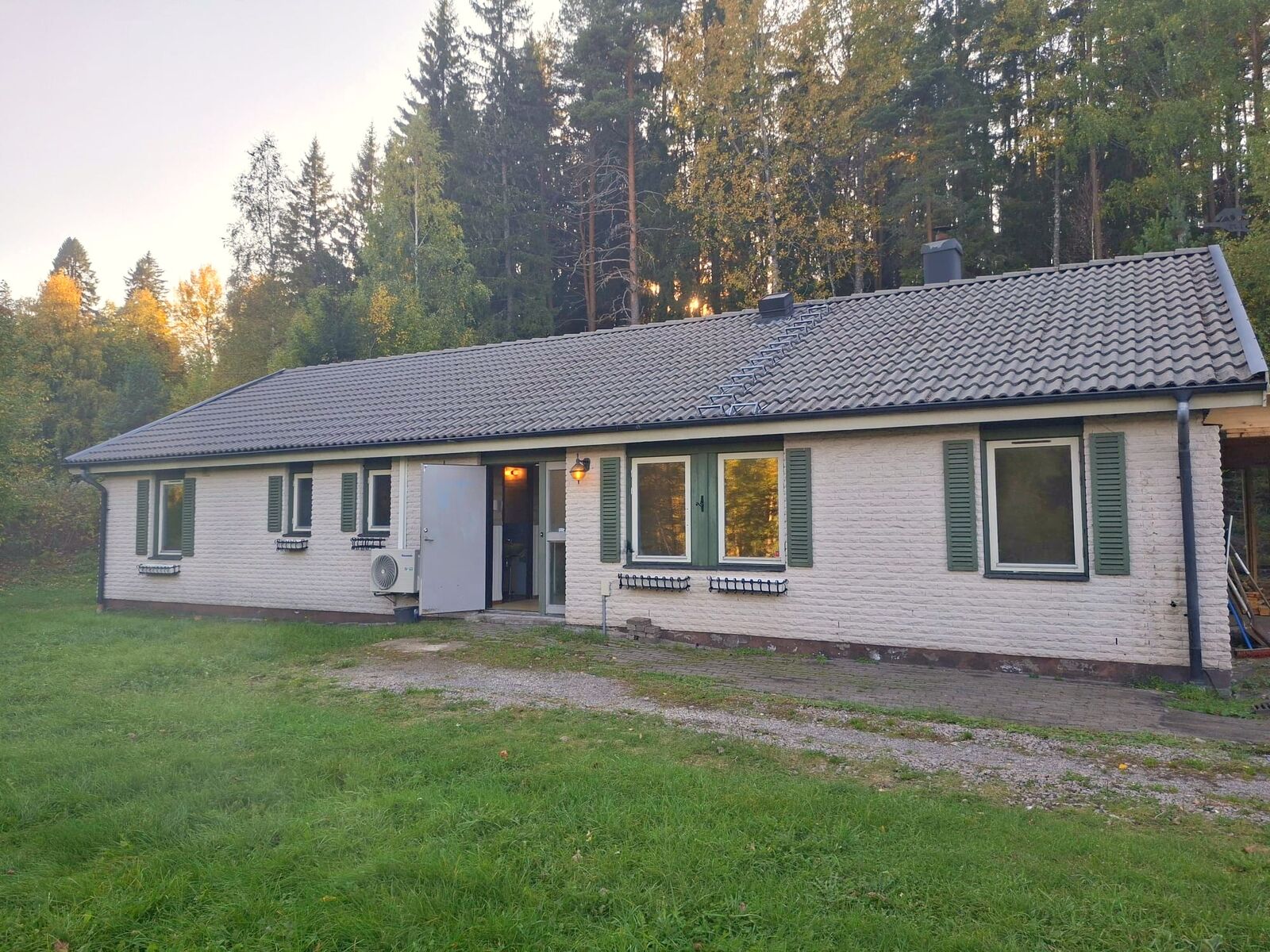 Bakstenen huis met één bouwlaag in Storfors, Värmland, voorkant