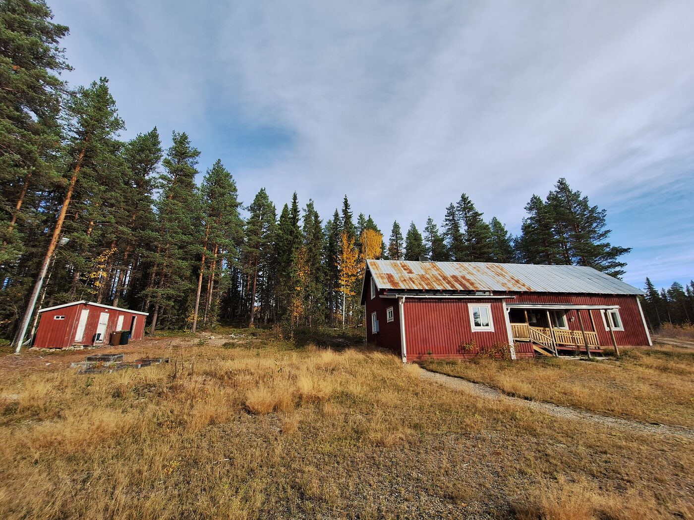 Ländliche Herbstlandschaft in Schweden