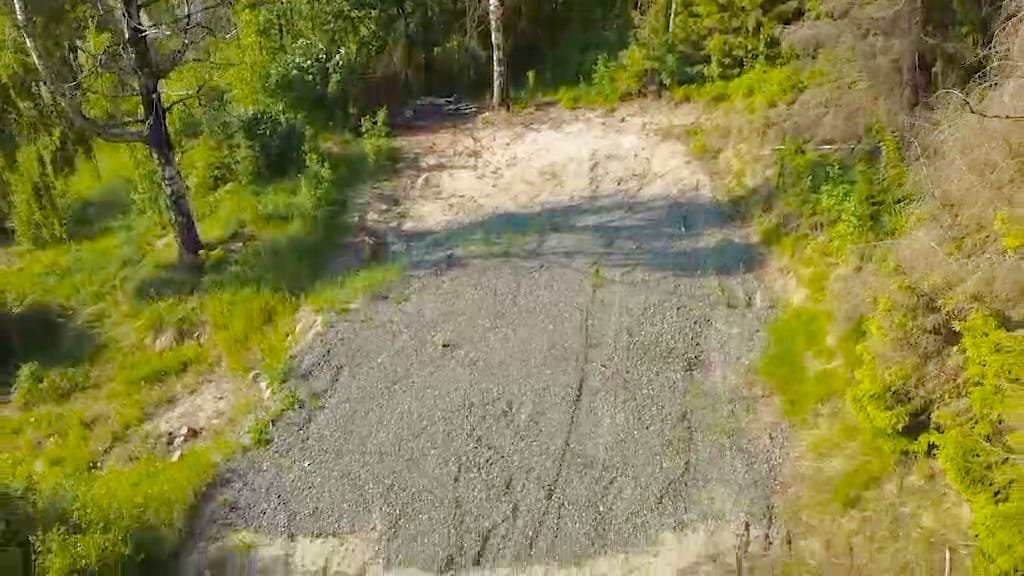Geschottertes Baugrundstück in Lugnvik von oben