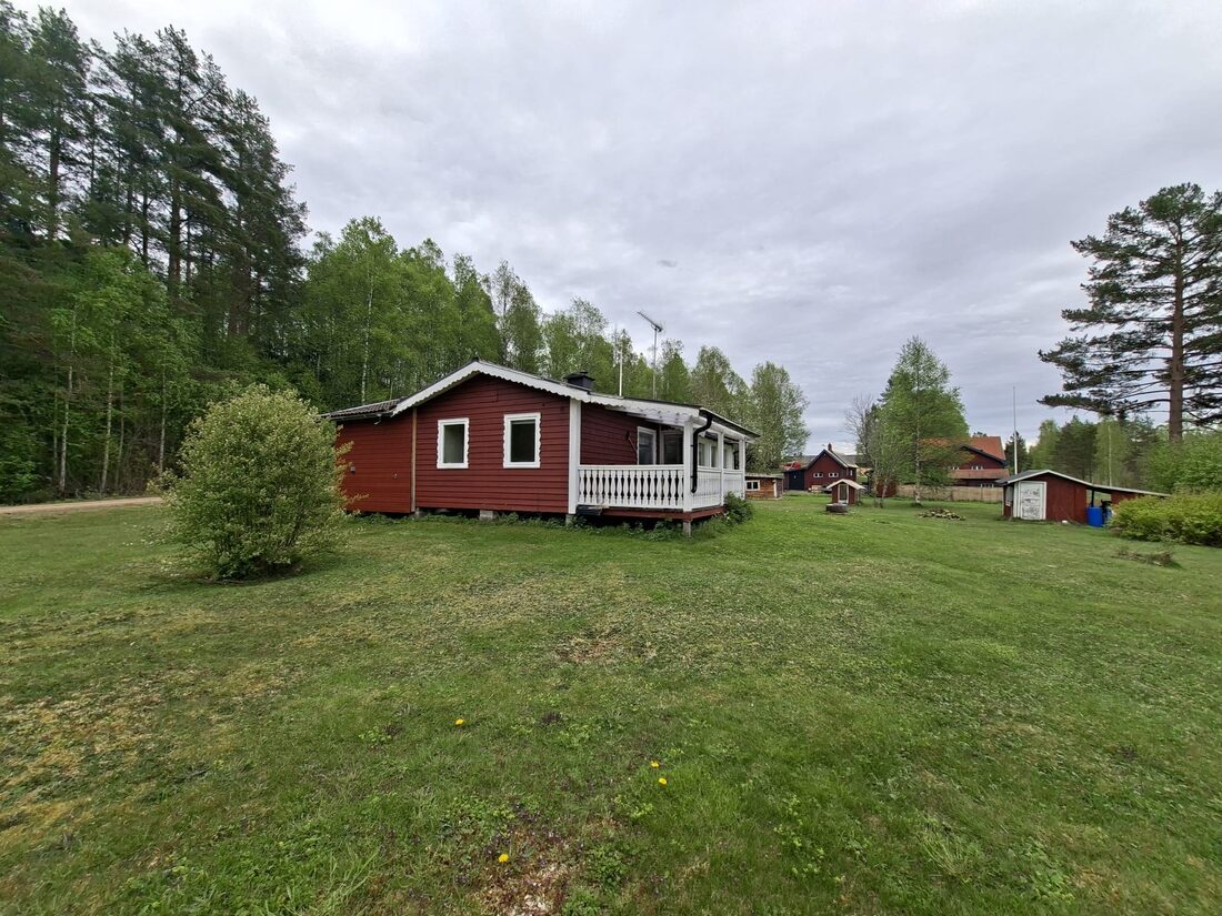 Rotes Ferienhaus am See in Långbansände, Värmland, Schweden