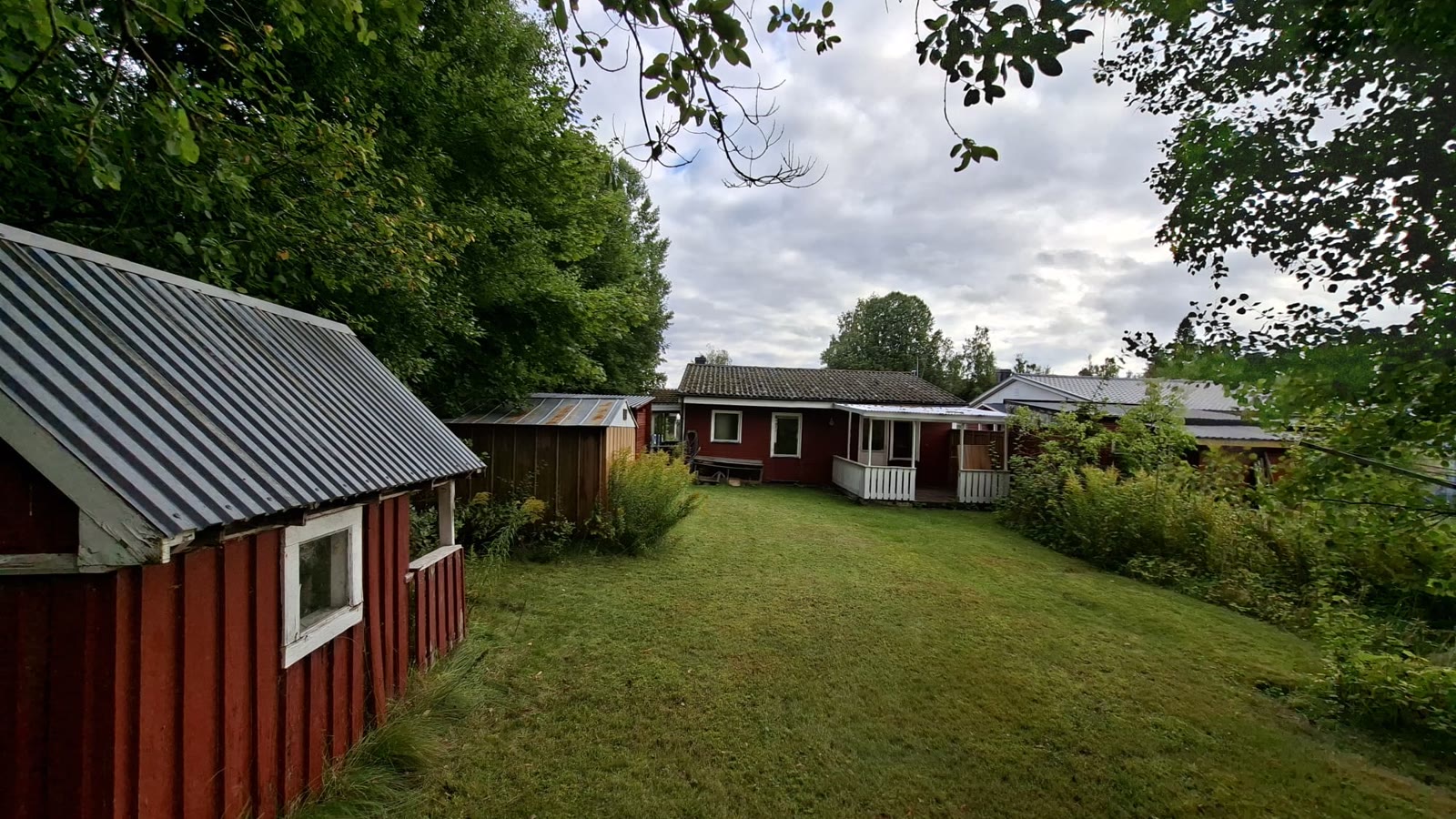 Überdachte Terrasse zum Garten