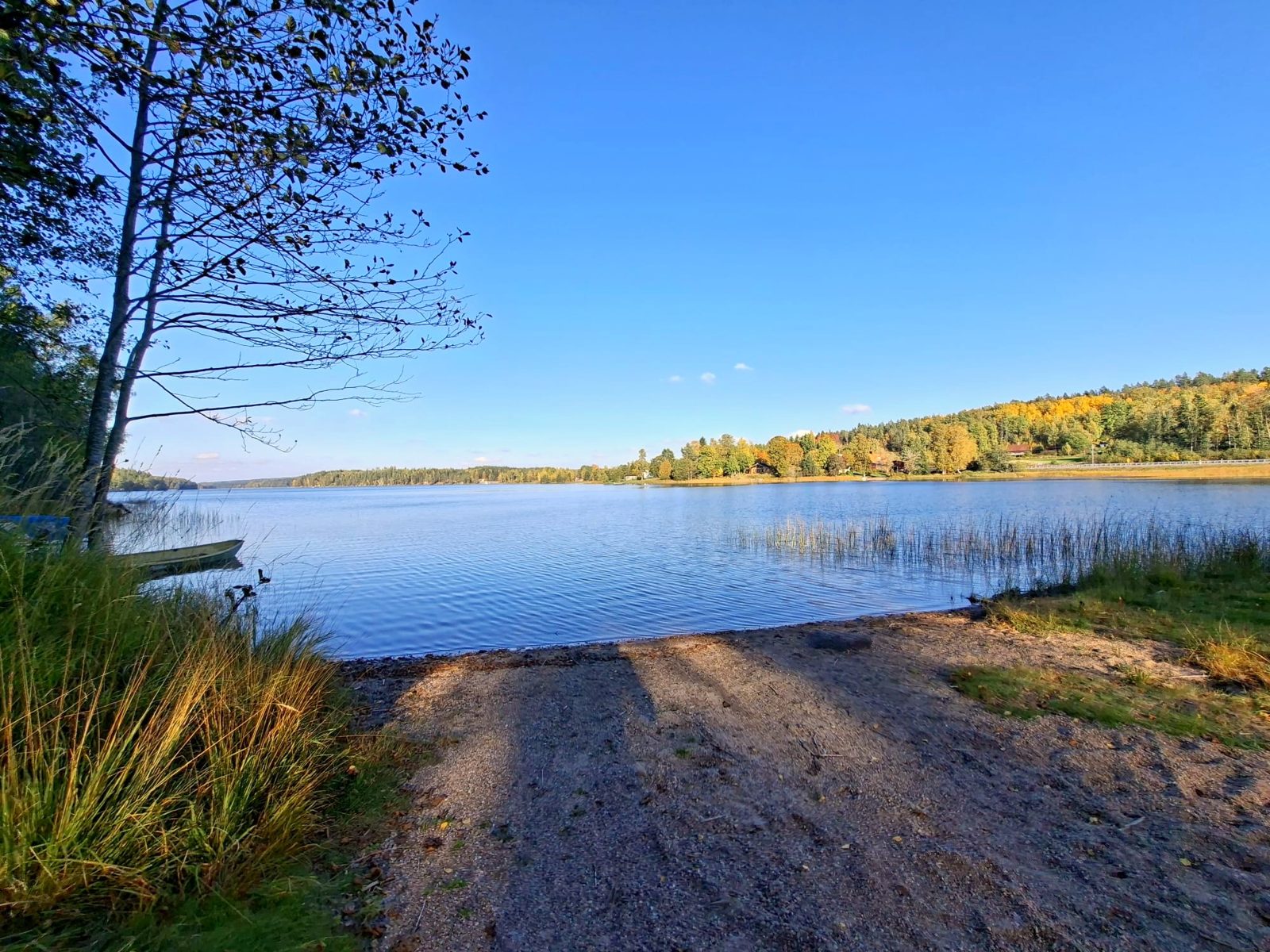 Meer in Värmland, een paar minuten lopen van een van onze huizen